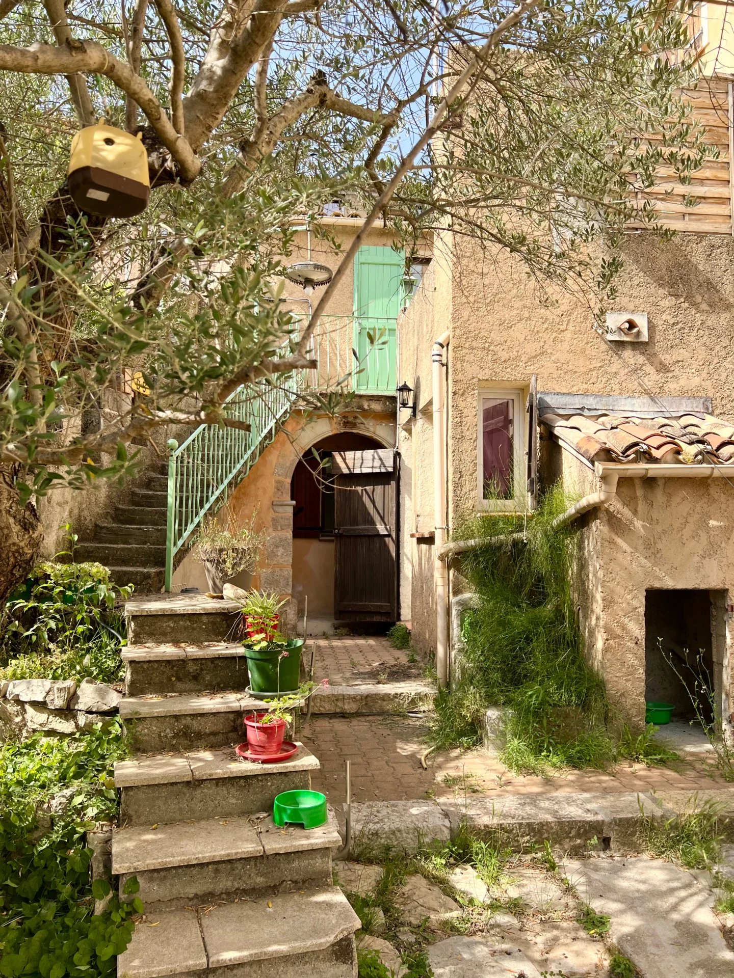 Maison de village avec studio, jardin et garage