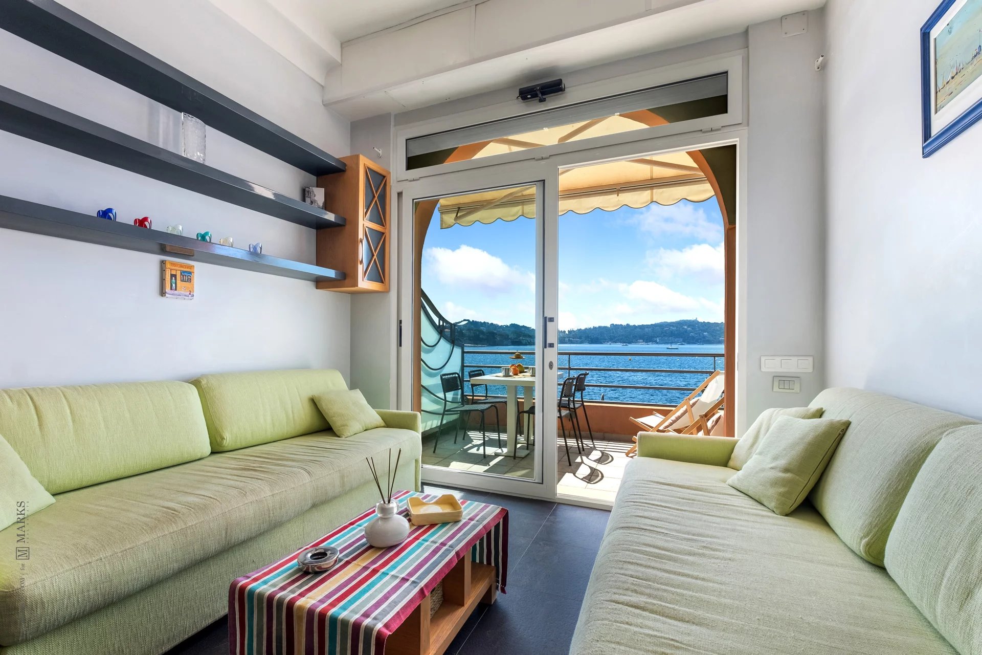 7157173-Bel appartement en front de mer avec grande terrasse