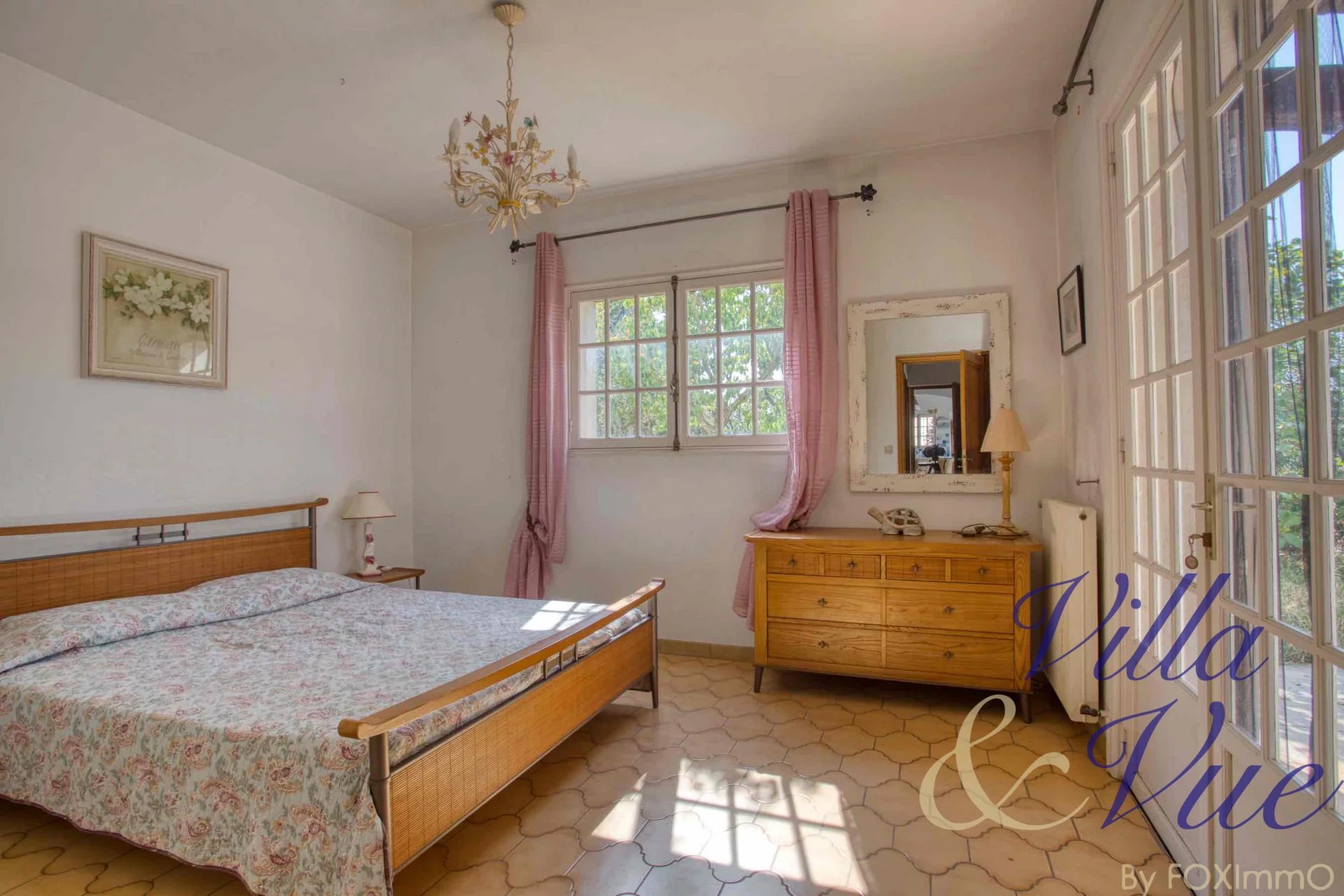 Bastide full of charm, sea view, main house of 215m2 with an additional house of 90m2