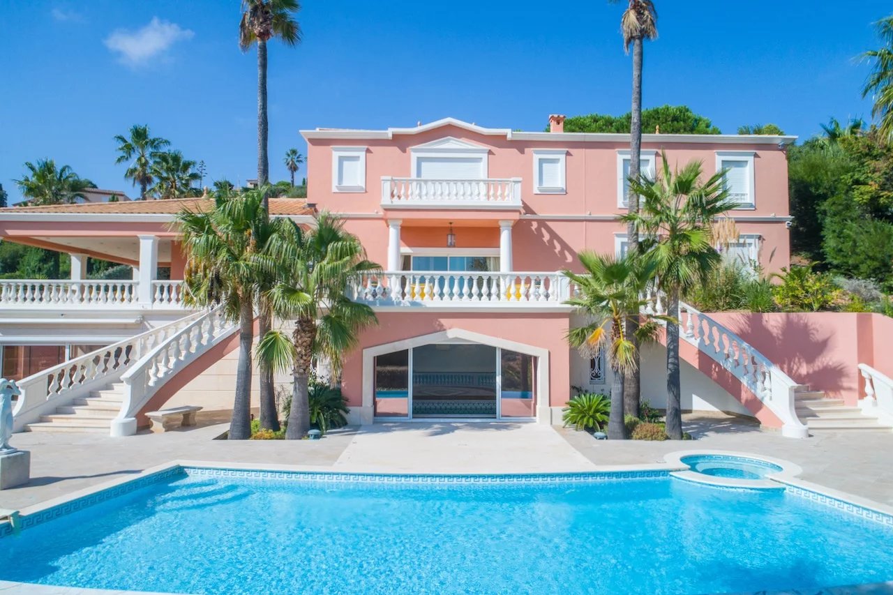 Magnificent sea views from this spacious and unique villa (approx. 450m2), 'Versailles' style.
