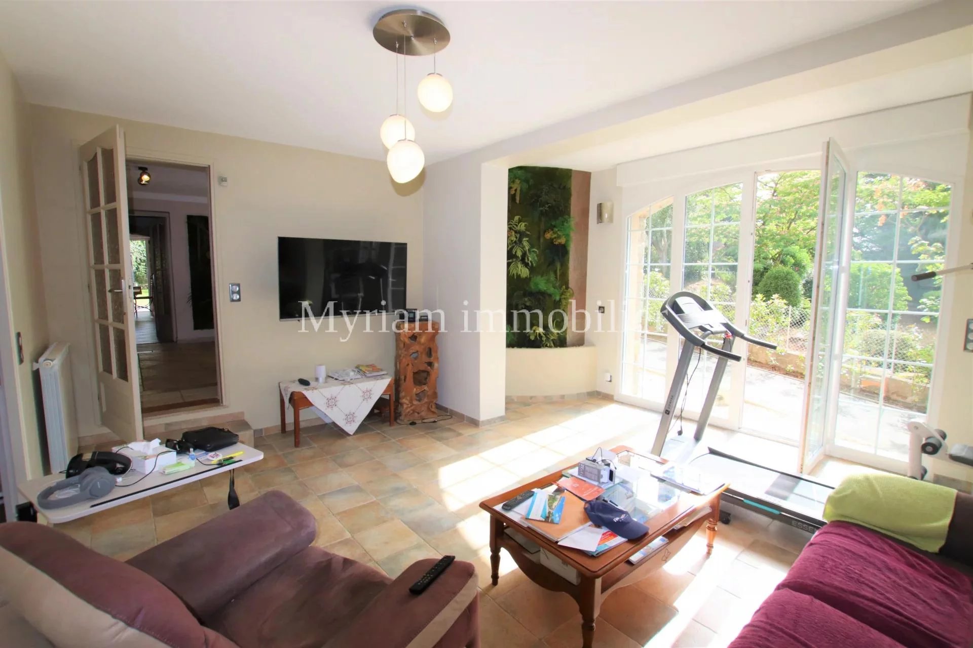 detached house 7 rooms in 2 Apartment. Open view in PEYMEINADE