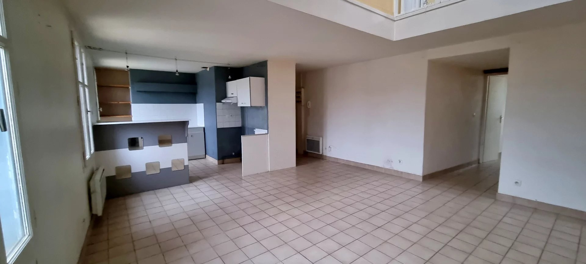 CENTRE VILLE appartement T4 Duplex  vide.