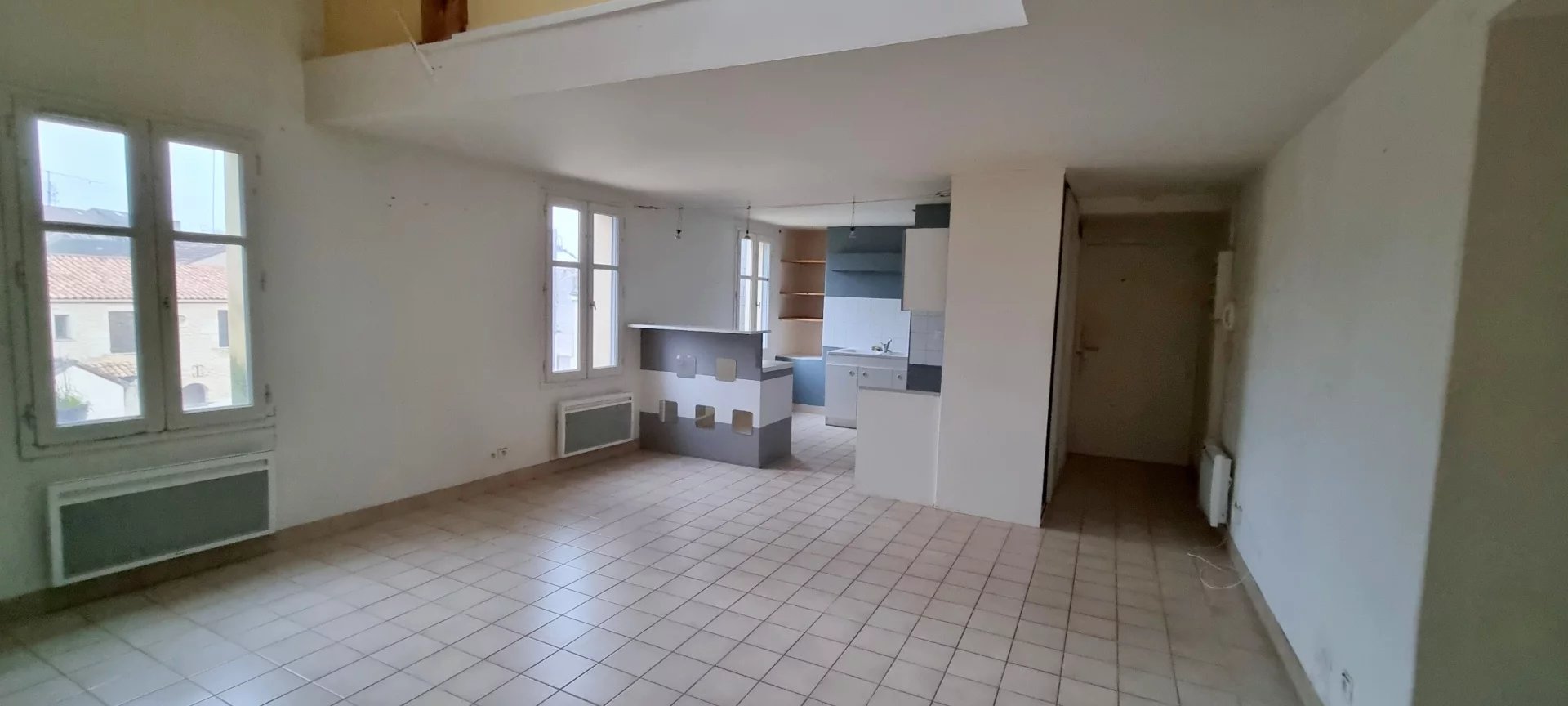 CENTRE VILLE appartement T4 Duplex  vide.