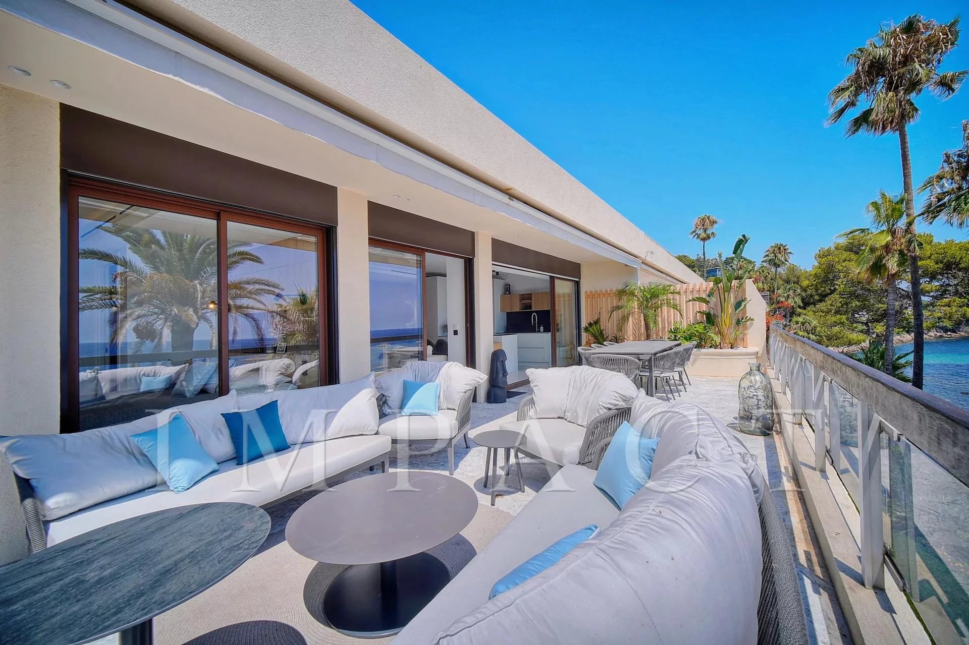 Cannes - Palm Beach - Unique penthouse pieds dans l'eau