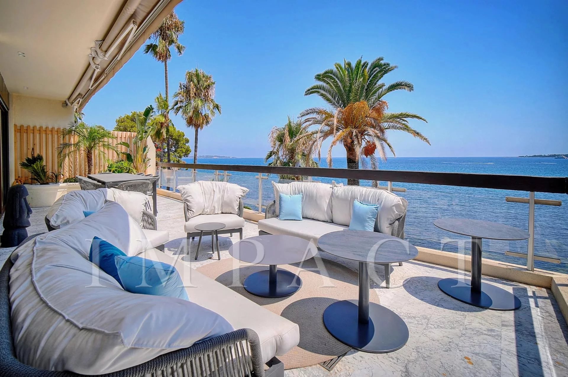 Cannes - Palm Beach - Unique penthouse pieds dans l'eau