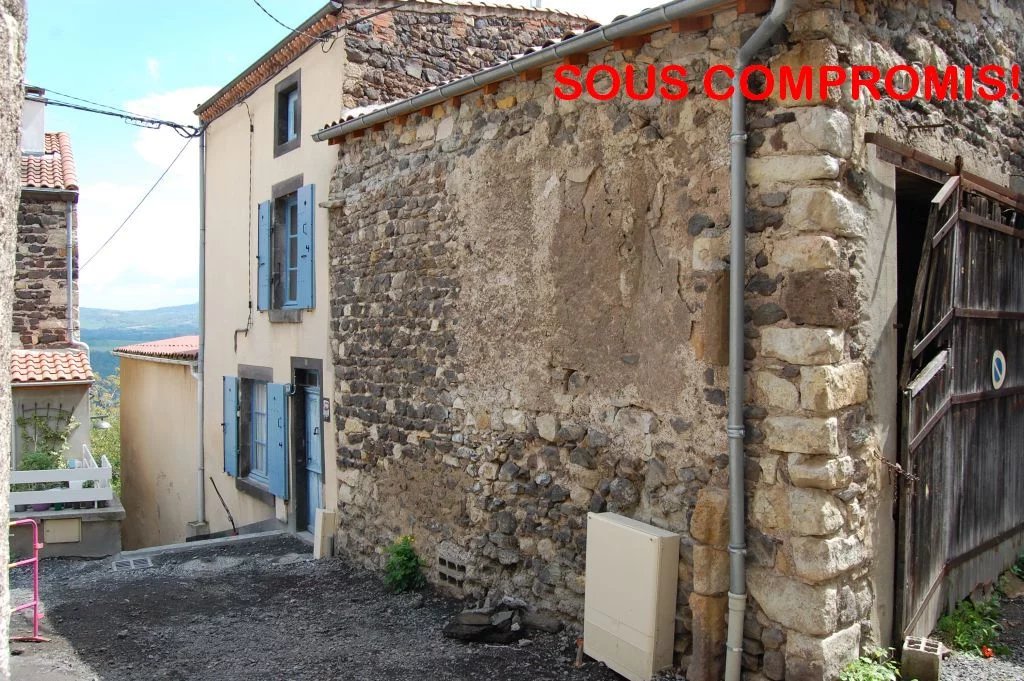 PUY-DE-DOME -  Village house to renovate with large terrace