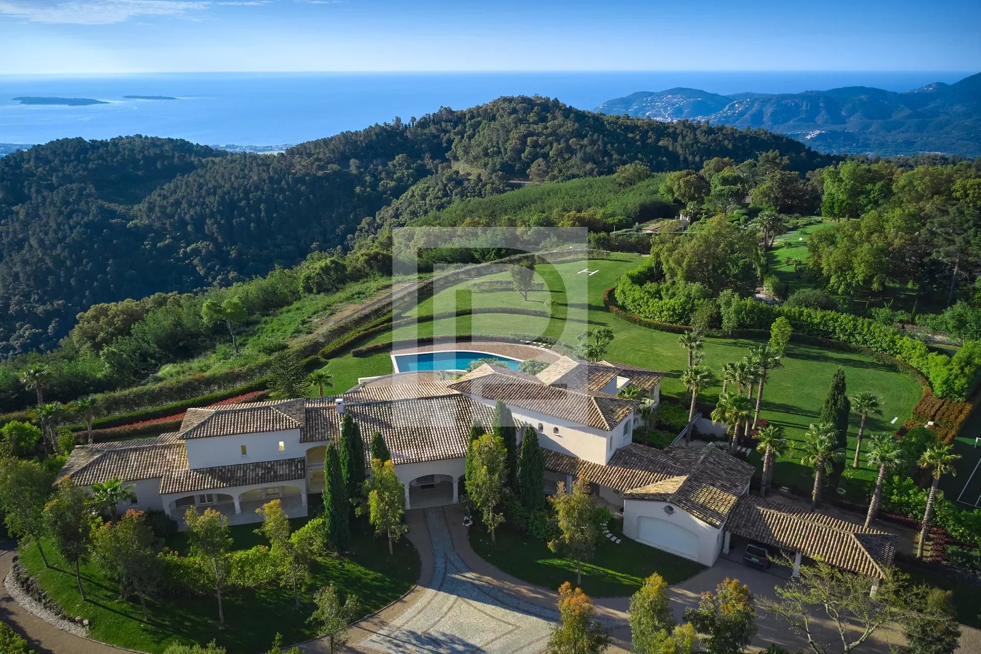 Villa de prestige avec vue panoramique sur la baie de Cannes