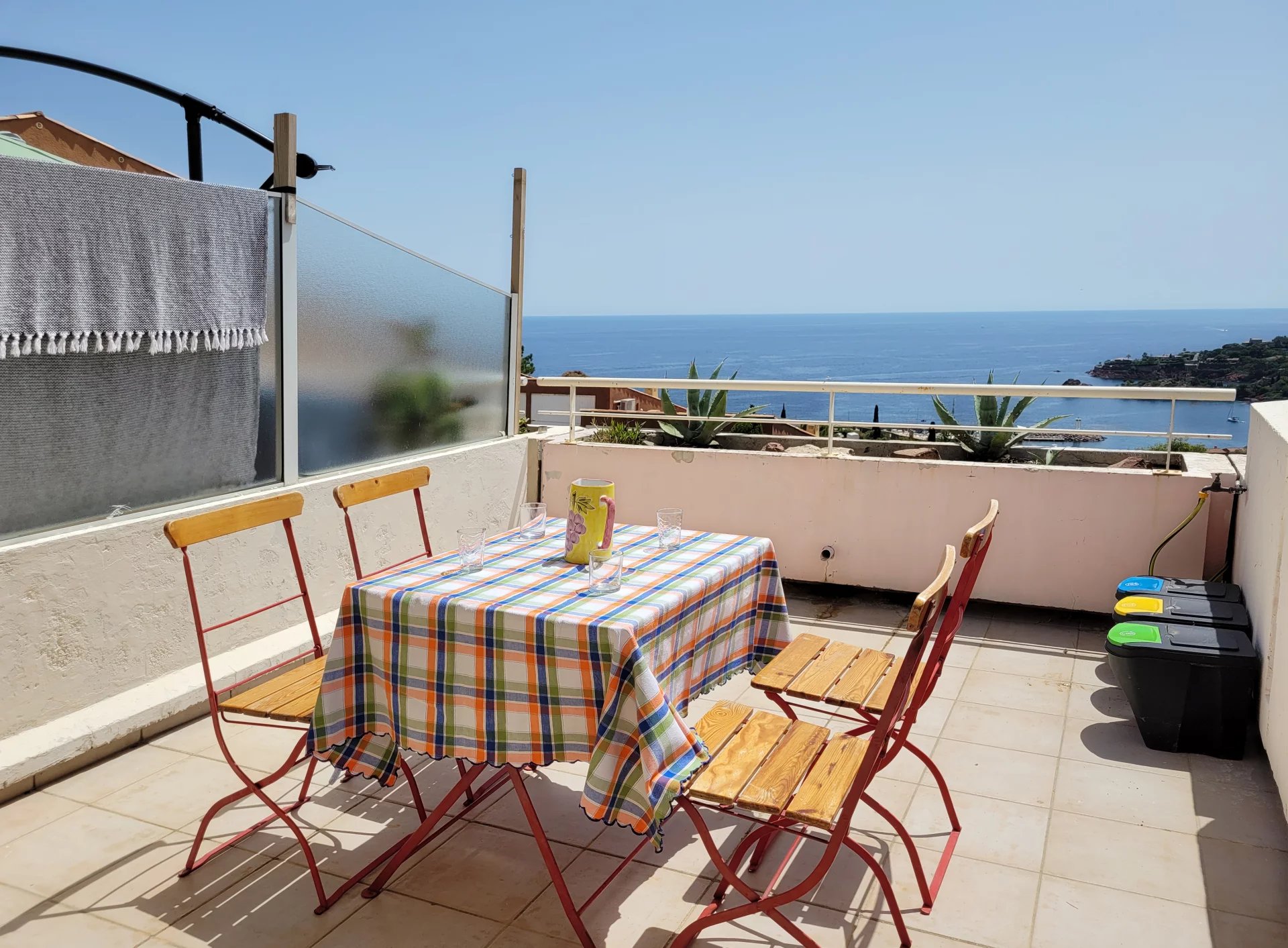 Elegantly furnished 2-room flat with panoramic sea view.  * MM B19 *
