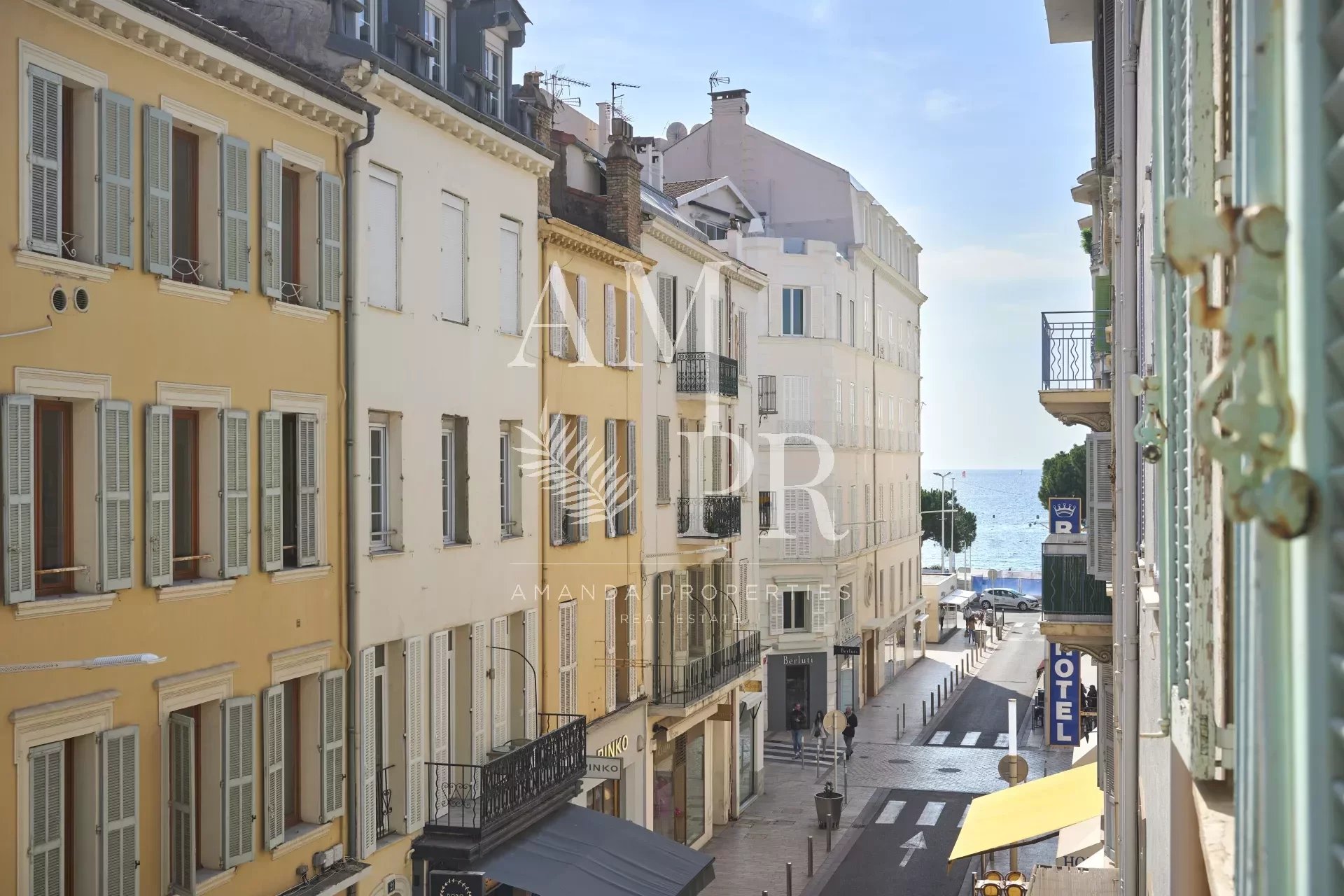 Cannes near palais des festivals 2 new rooms for rent