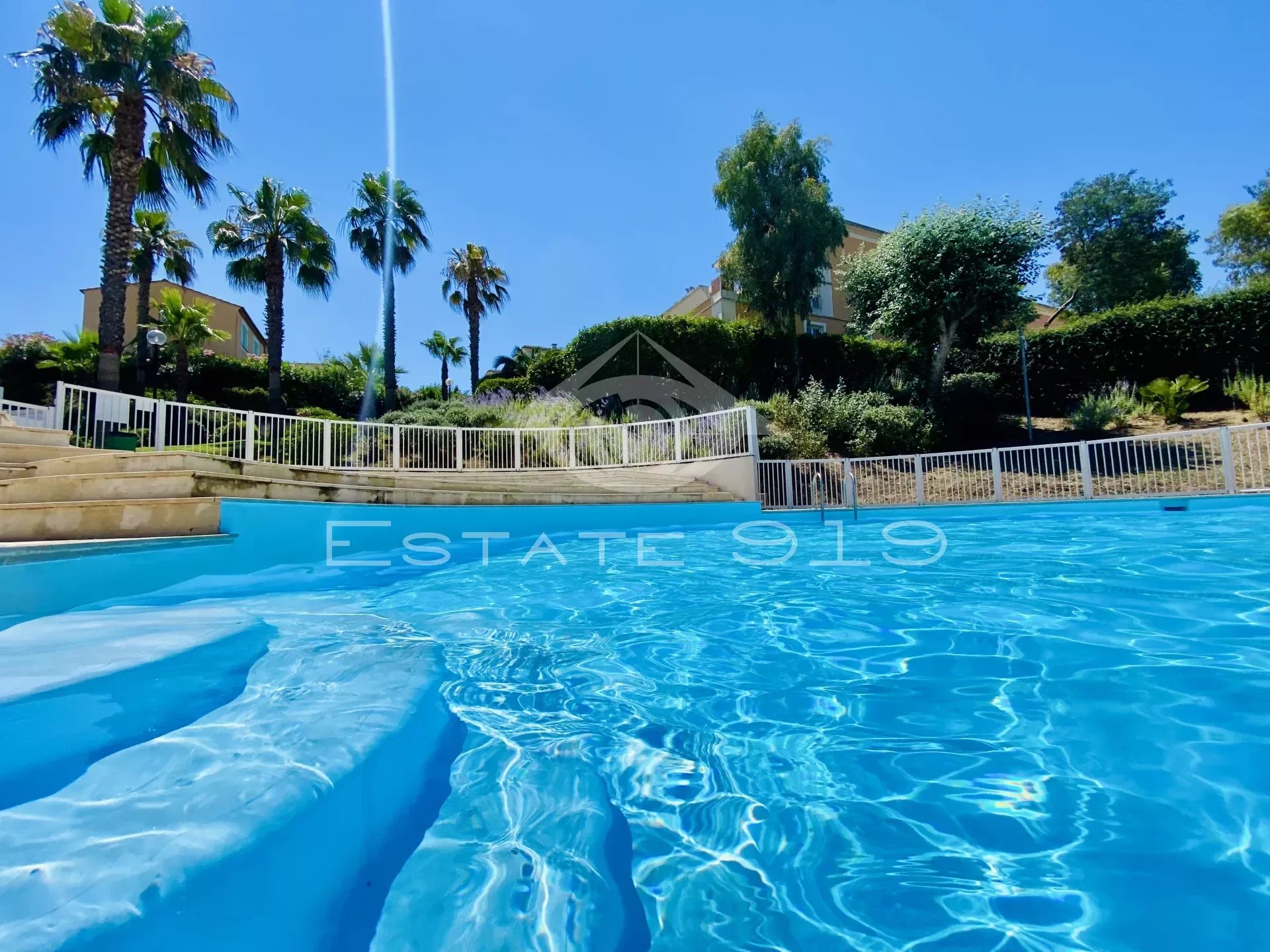 Cannes, Croix des gardes, 4 pièces au calme avec piscine