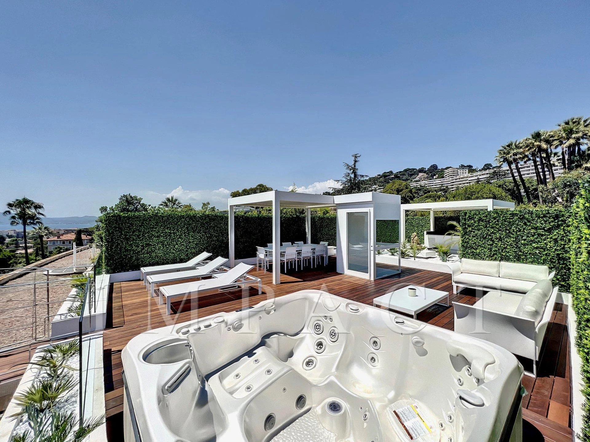 Roof terrace for sale CANNES - Californie