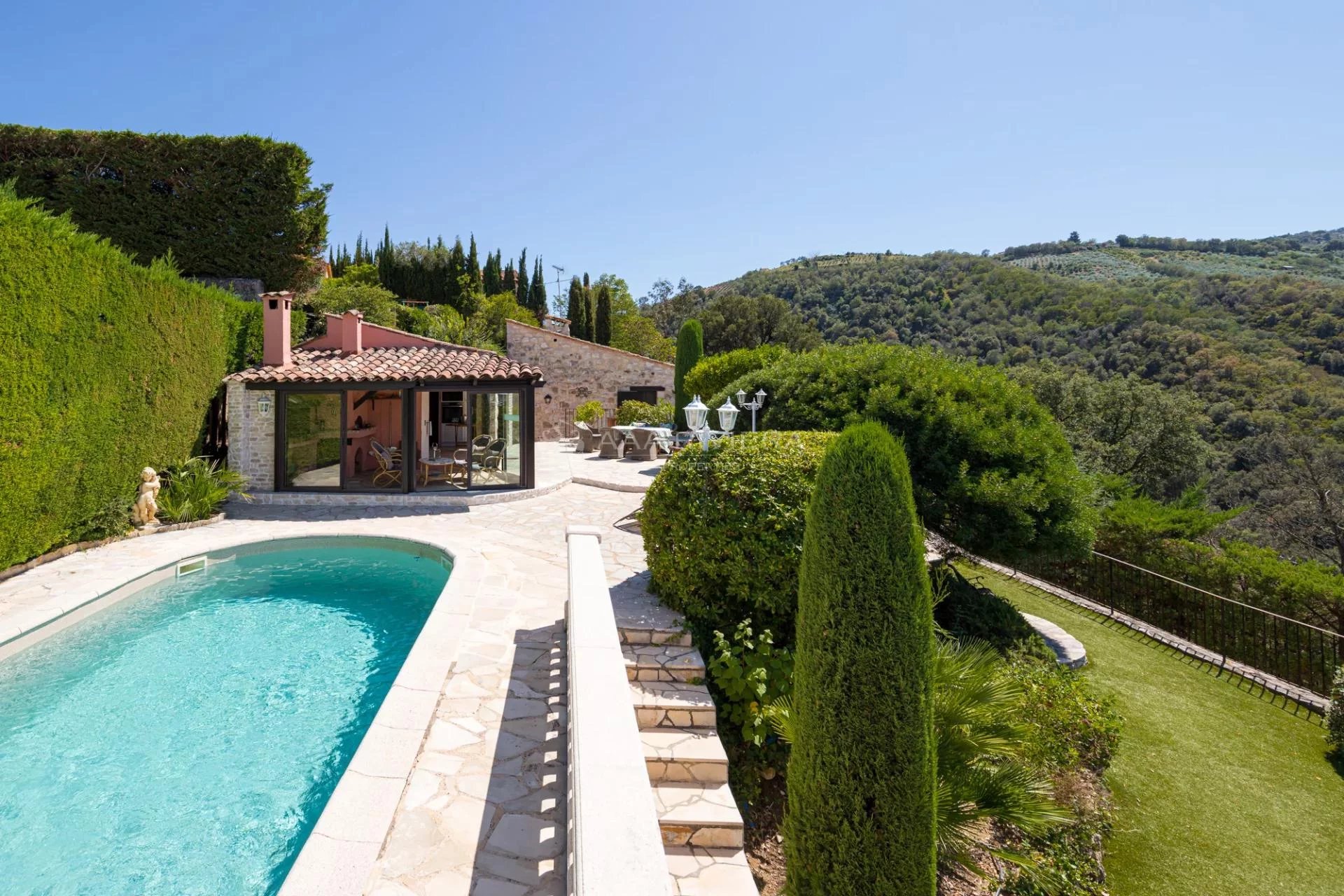 SOLD - Sole Agent - Auribeau-sur-Siagne Village - Beautiful villa with swimming pool - Panoramic view