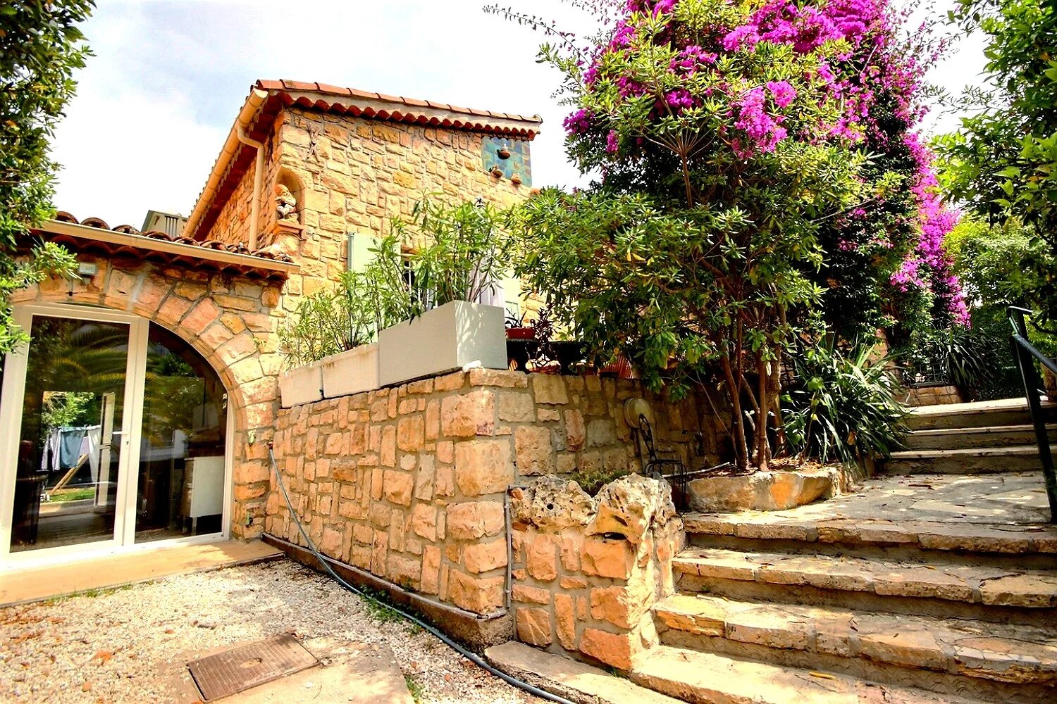 Stone house for sale in Cannes Basse Californie