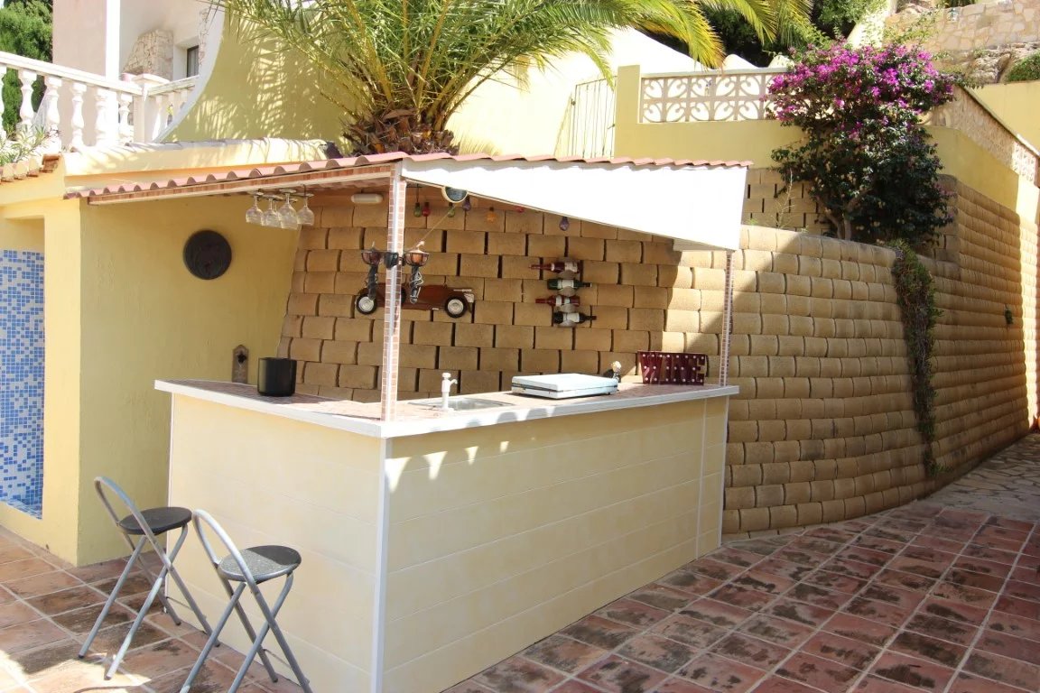 Villa with 4 apartments in Benissa