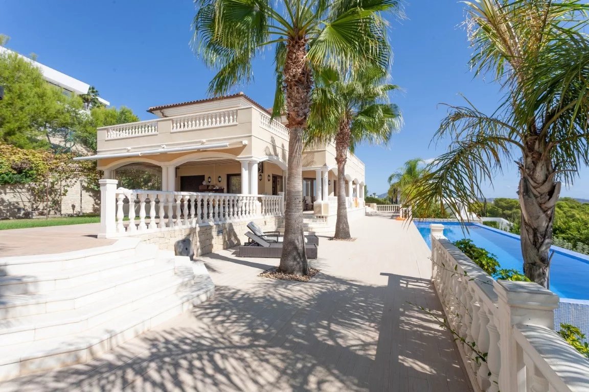 Beautiful spacious villa with breathtaking panoramic sea views
