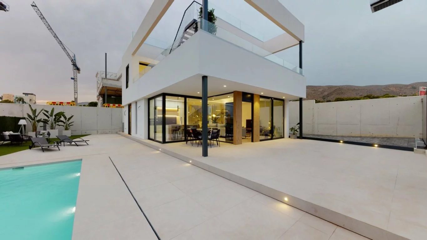Nieuwbouw villa met zeezicht in Finestrat