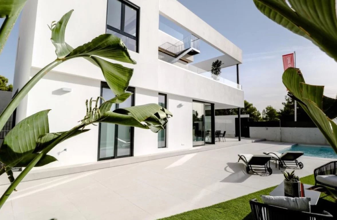 Nieuwbouw villa met zeezicht in Finestrat