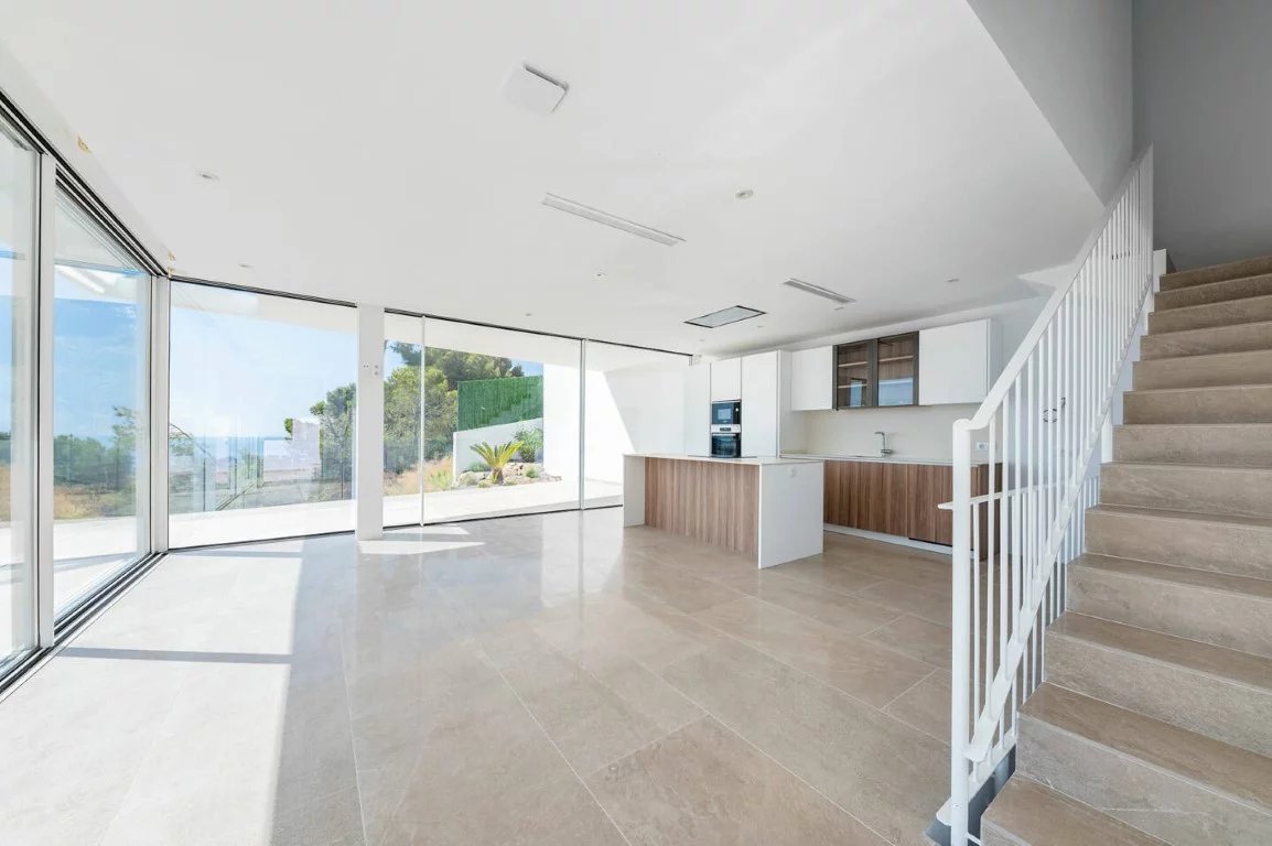 Moderne nieuwbouw villa met zeezicht te koop in Benissa