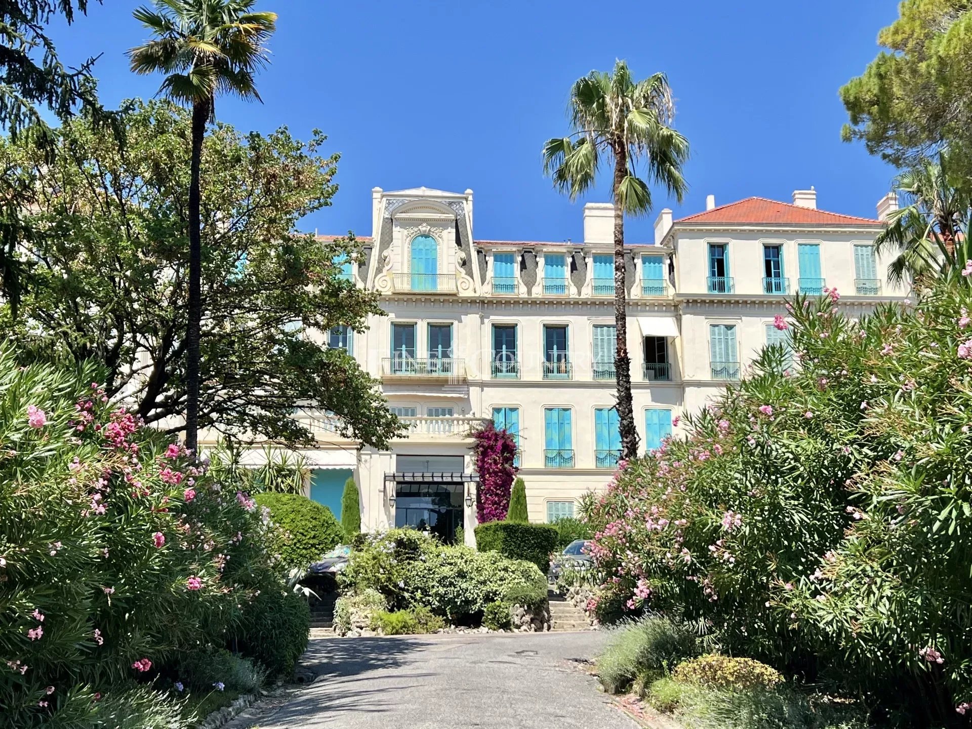 Bourgeois Sea View Apartment for sale in Cannes Accommodation in Cannes