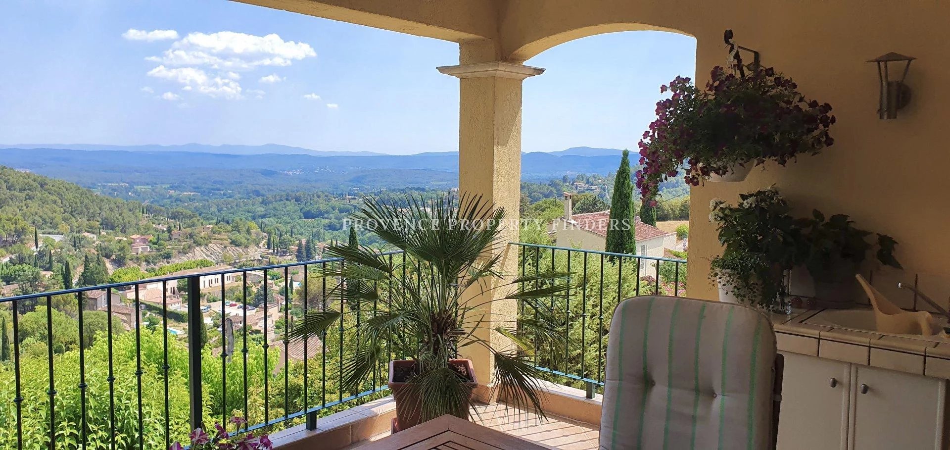 Cotignac, villa avec 3 chambres et vue panoramique, campagne.