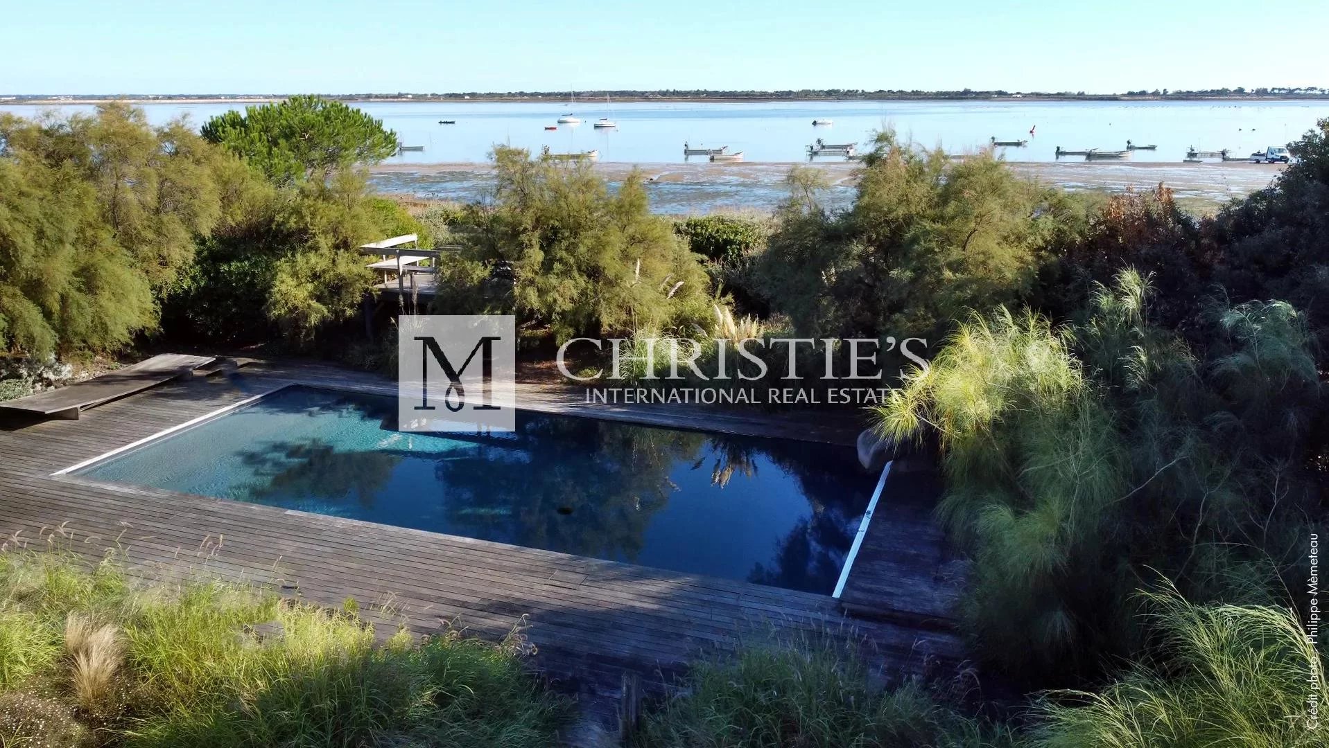 For sale outstanding property overlooking the Bay of Les Portes en Ré