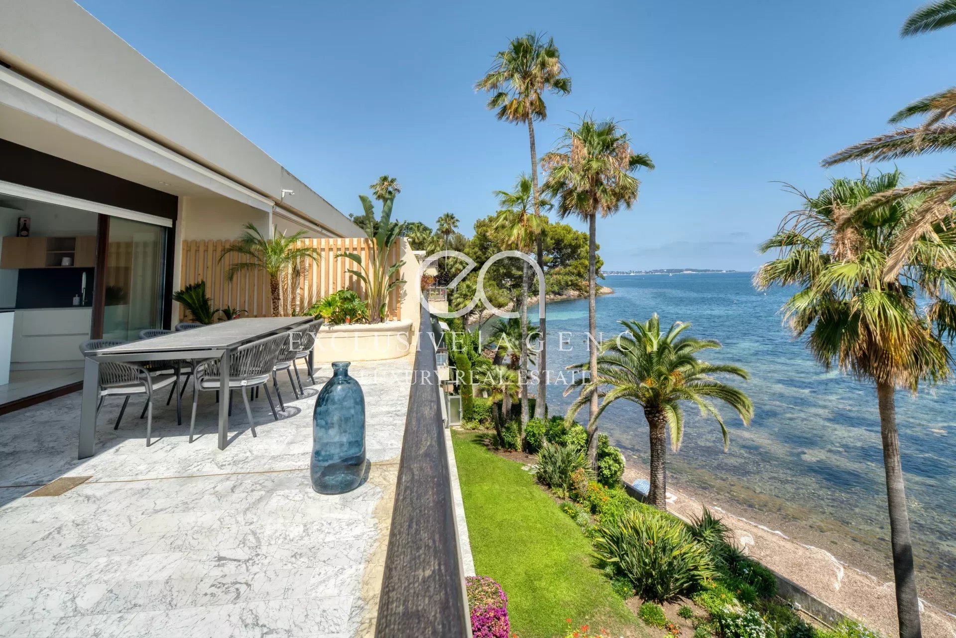 Cannes Palm Beach appartement 4 pièces 90m² pieds dans l'eau