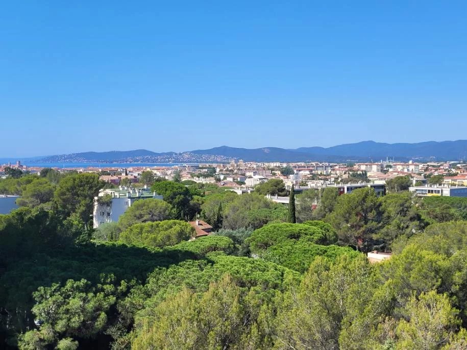 APPARTEMENT T3 SAINT RAPHAEL DERNIER ETAGE