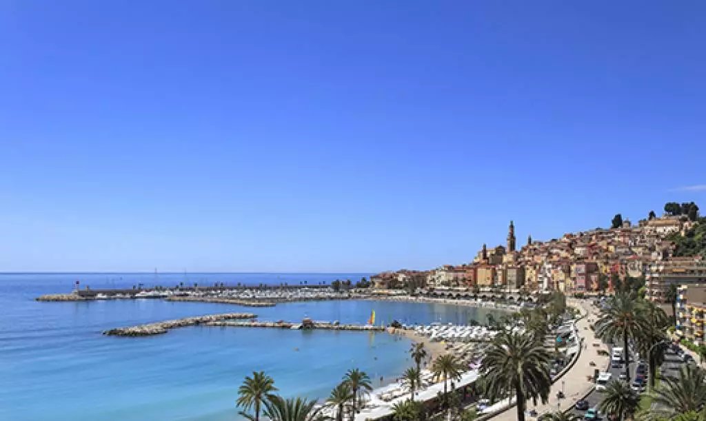 MENTON GARAVAN NEAR SABLETTES (Roof top with swimming pool)