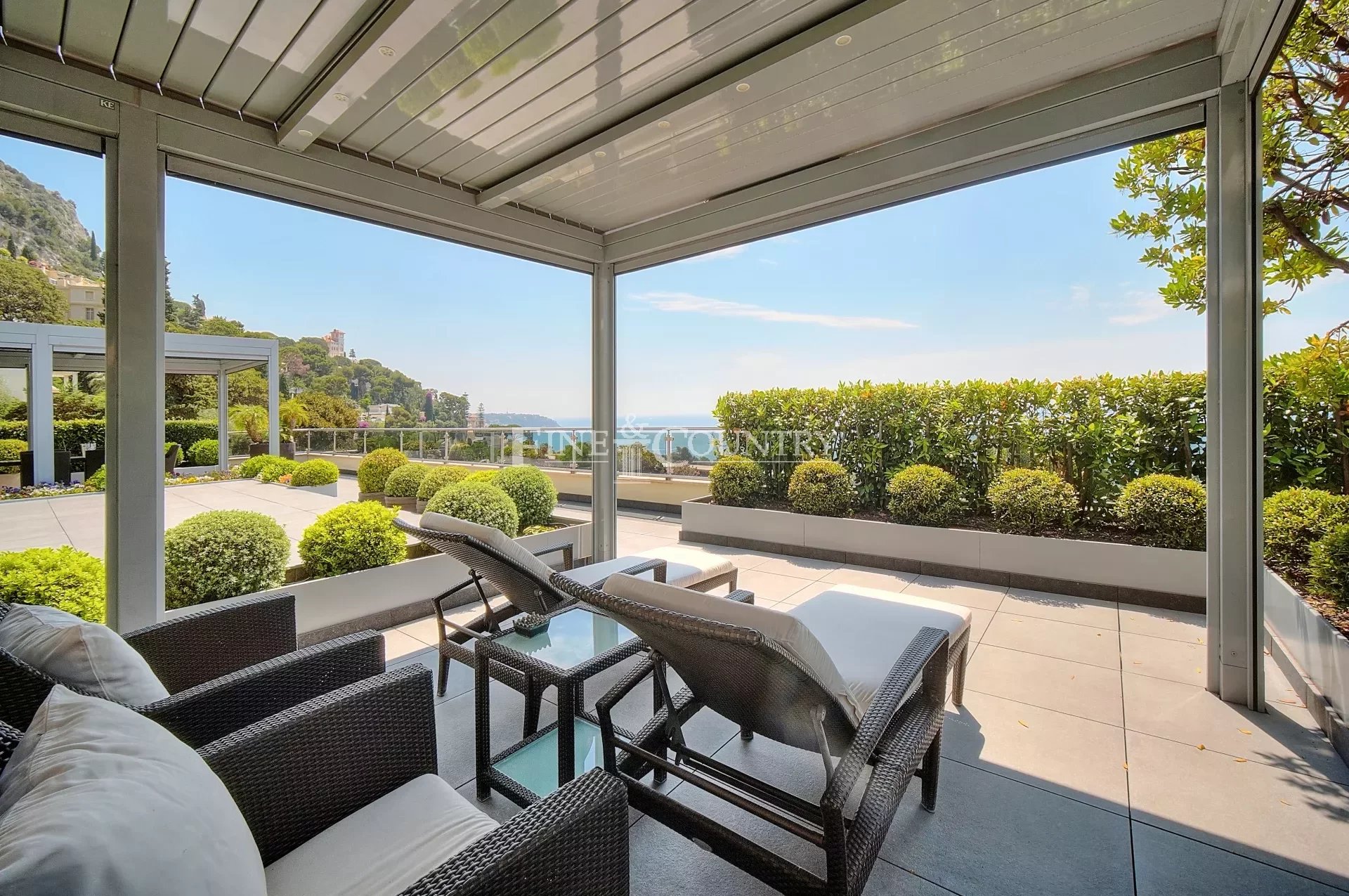 Penthouse-Villa for sale on the edge of Monaco, with sea Views Accommodation in Cannes