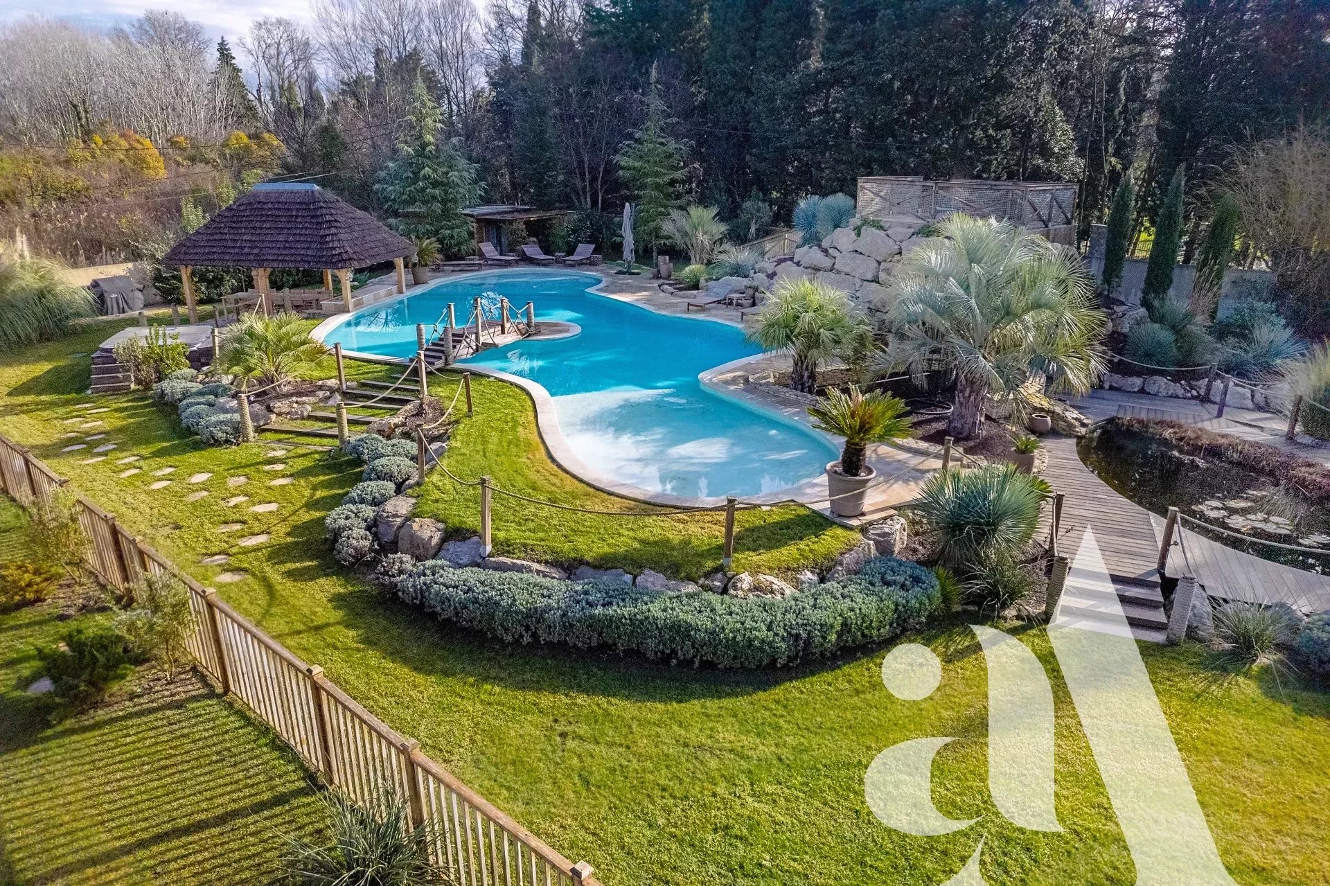 HOUSE WITH POOL AND VIEW ON THE ALPILLES - NEAR EYGALIÈRES