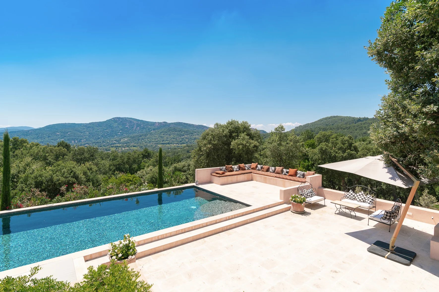 Luxurious property with panoramic view - La Garde-Freinet