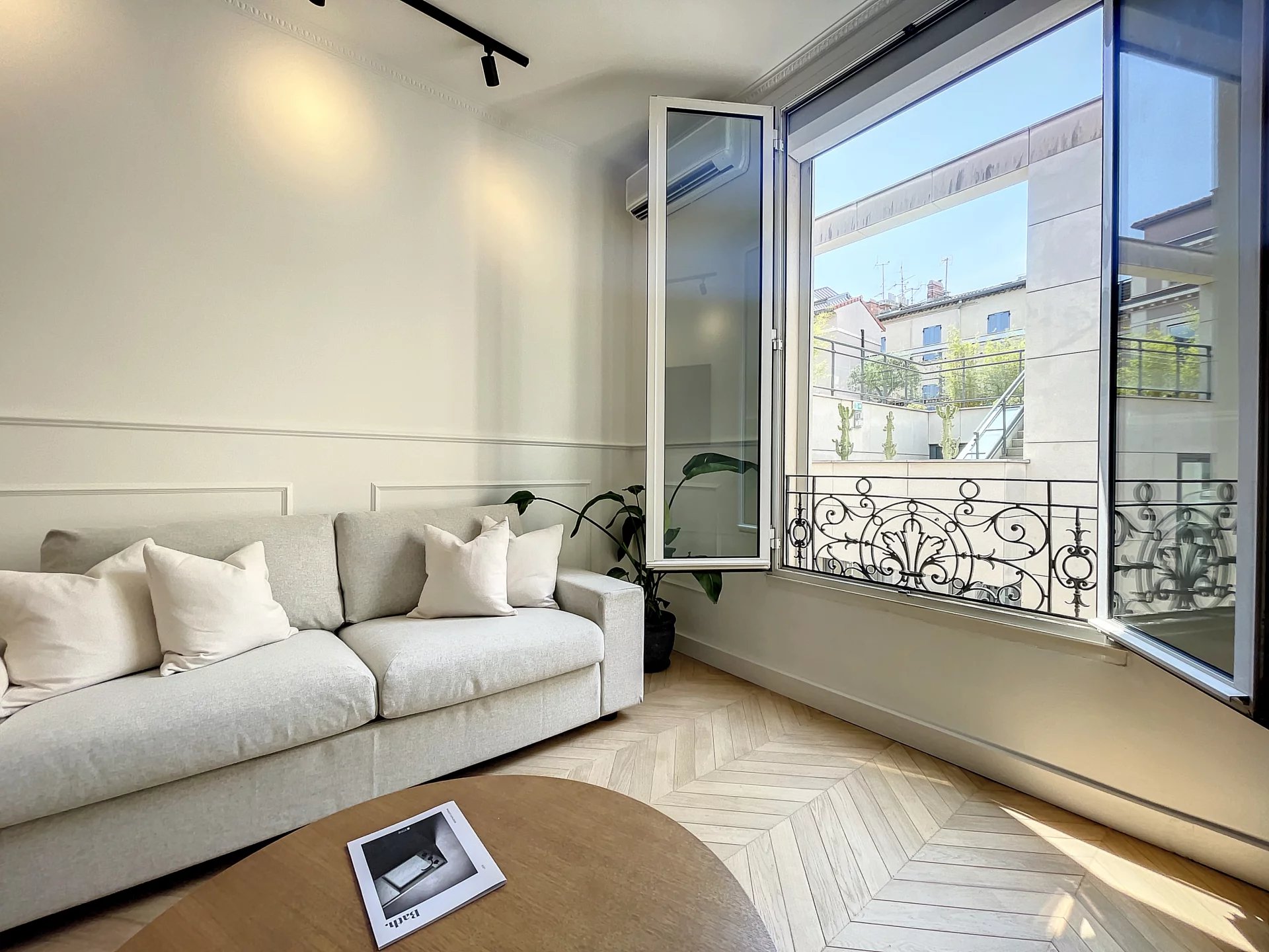Cannes - Banane: Entirely renovated duplex