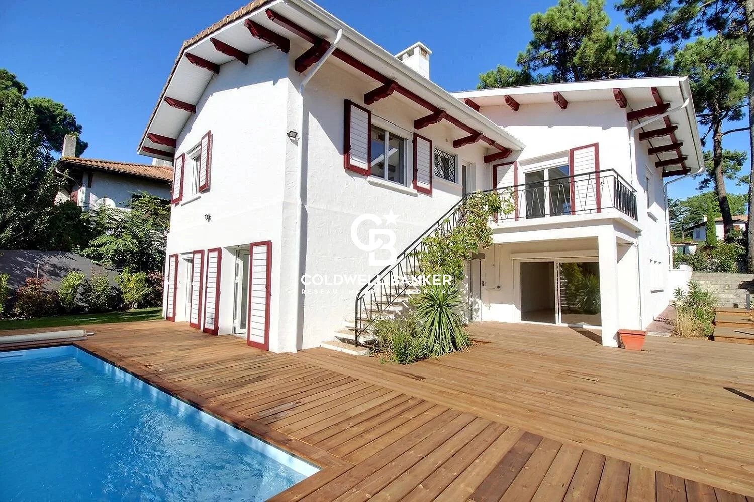 ABATILLES - Villa rénovée 210m² - Jardin paysagé et piscine