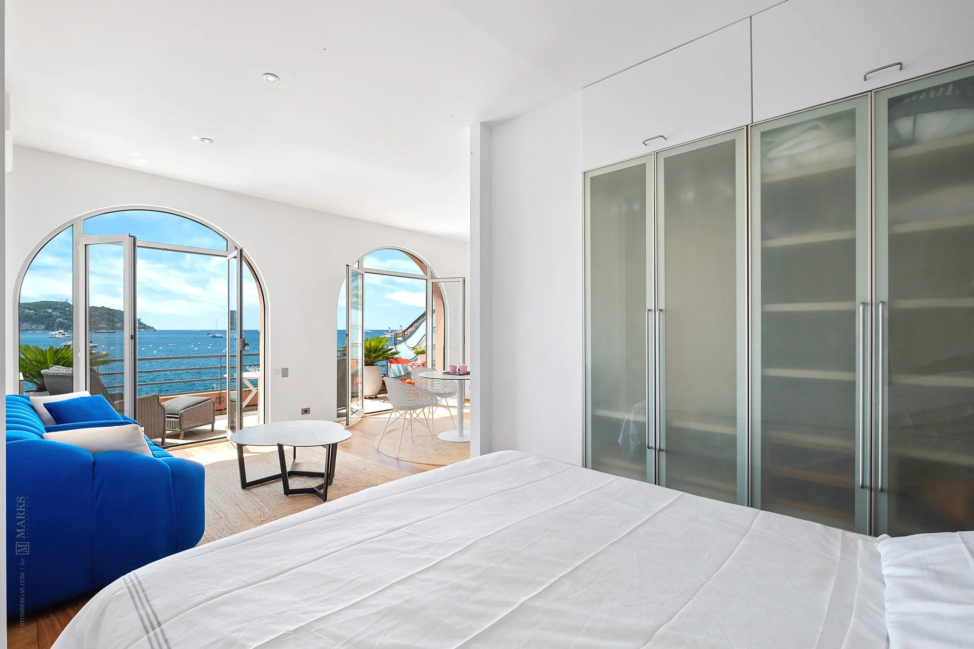 7288567-Appartement moderne en bord de mer à côté de la plage