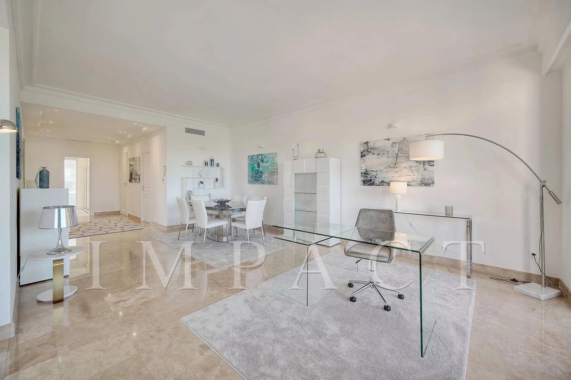 Cannes Croisette apartment for rent sea view