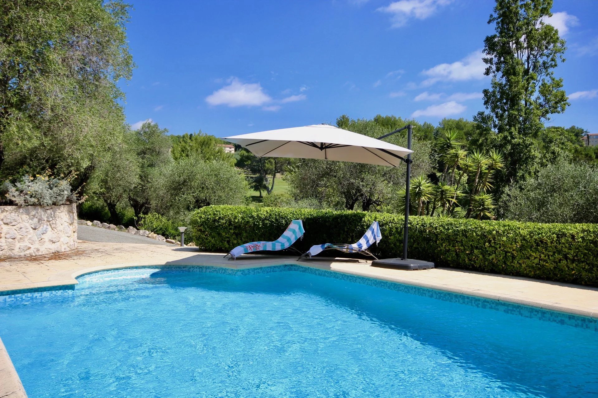 CHARMING PROPERTY at walking distance from VALBONNE