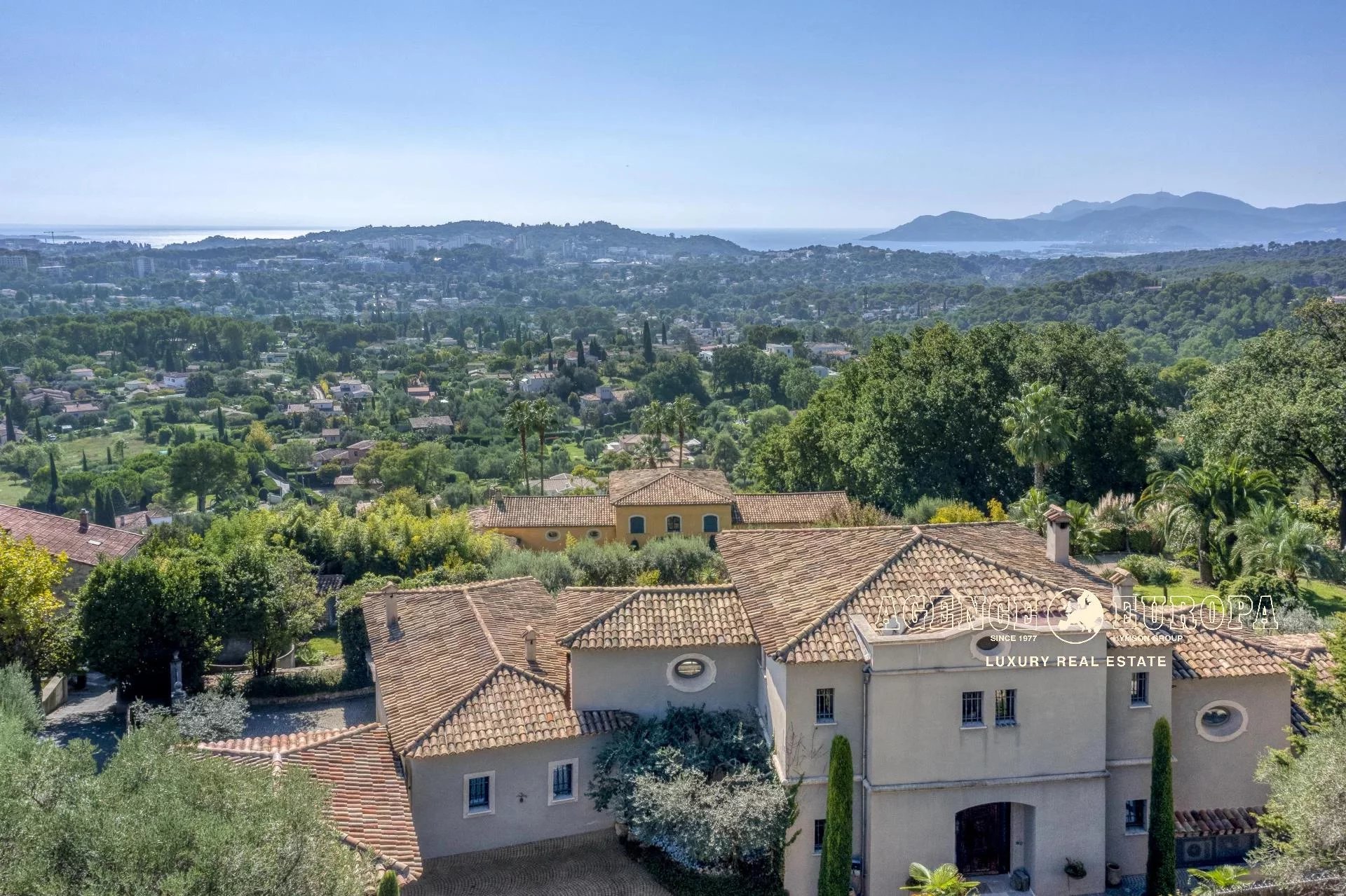 MOUGINS - SPLENDID SEA AND HILLS VIEW