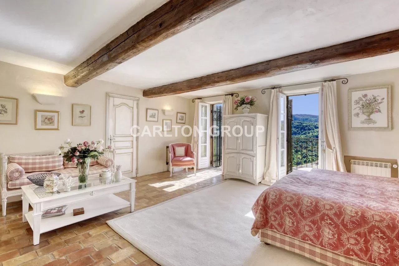 Superb restored natural stone Provençal house with a beautiful view, pool and tennis court.