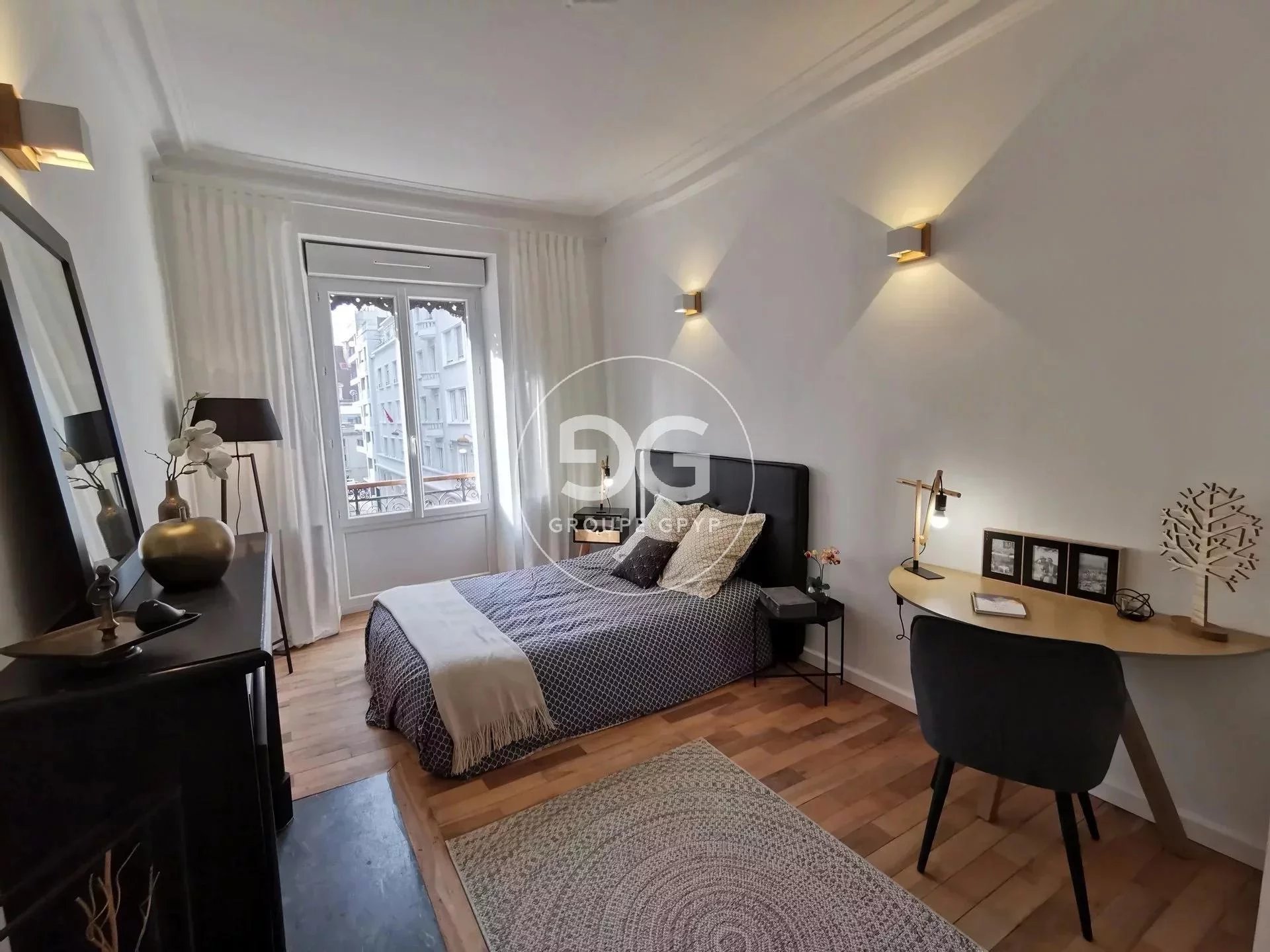 Large 61,97m², one bedroom apartment in central Grenoble