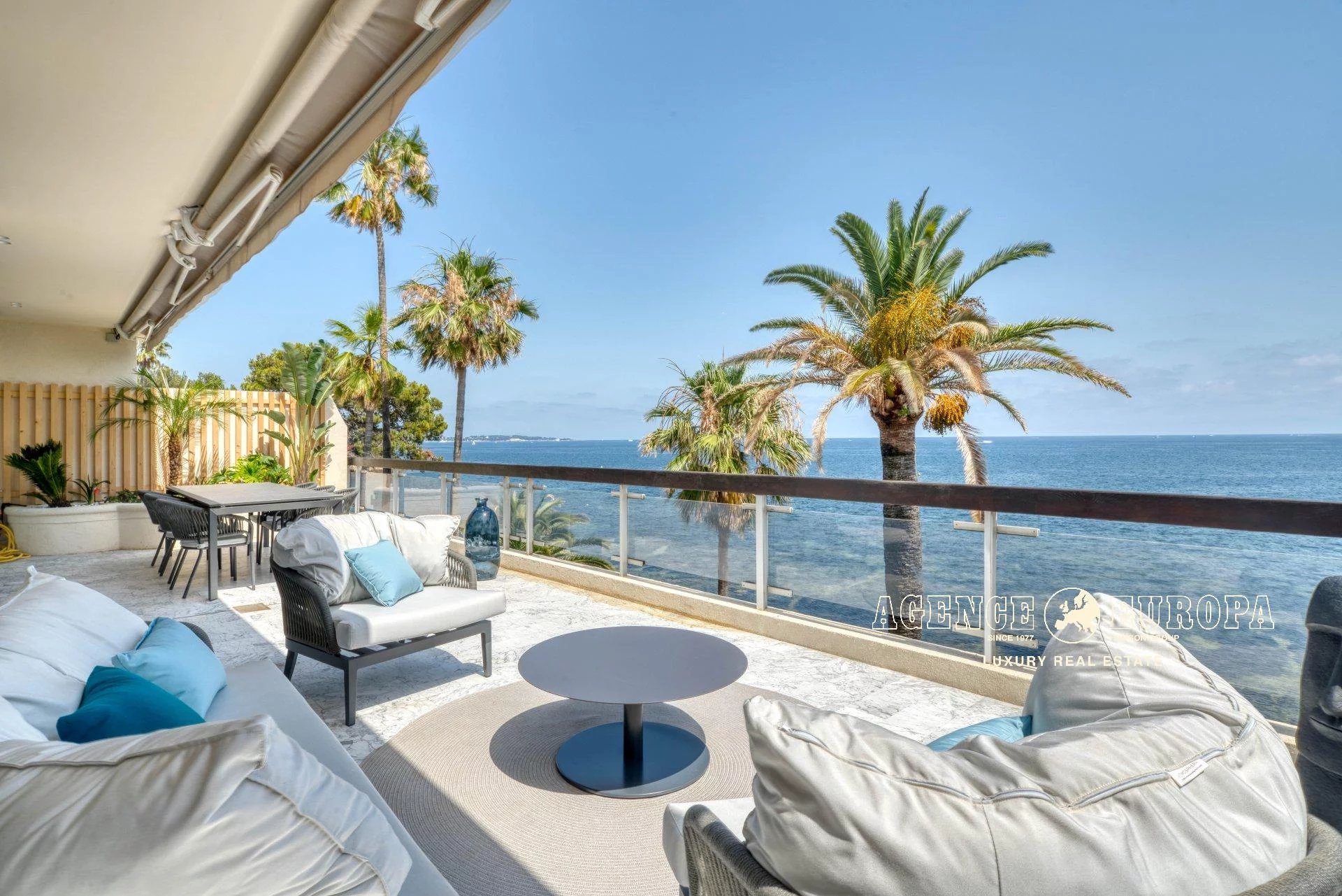 CANNES PALM BEACH - PENTHOUSE - RIGHT ON THE WATERFRONT