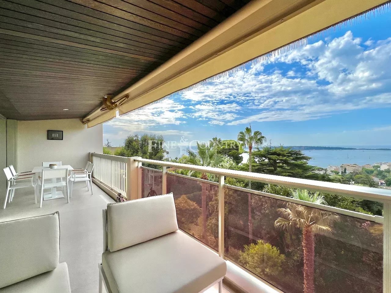 Sea View Apartment for sale in Cannes