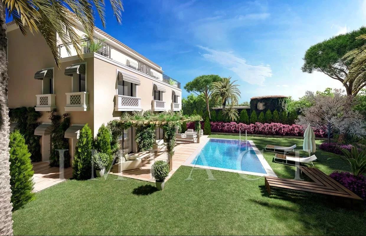 Cap d'Antibes sea view apartment for sale 