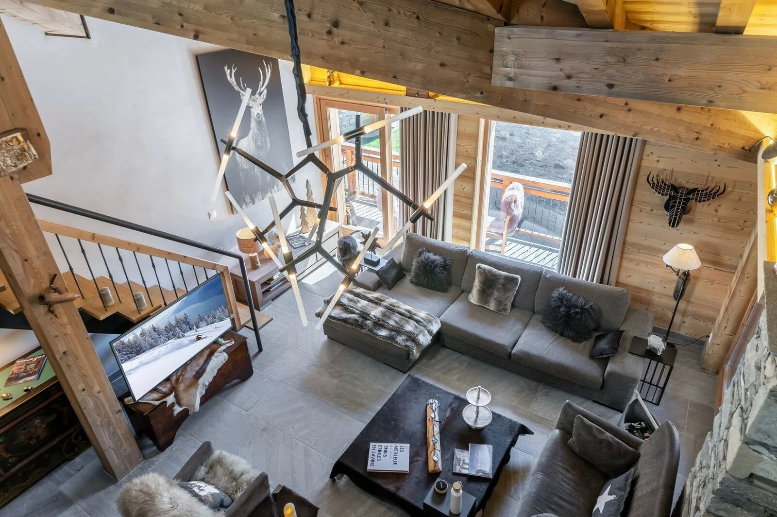 AUTHENTIC CHALET IN THE HEART OF A BELLEVILLOIS VILLAGE