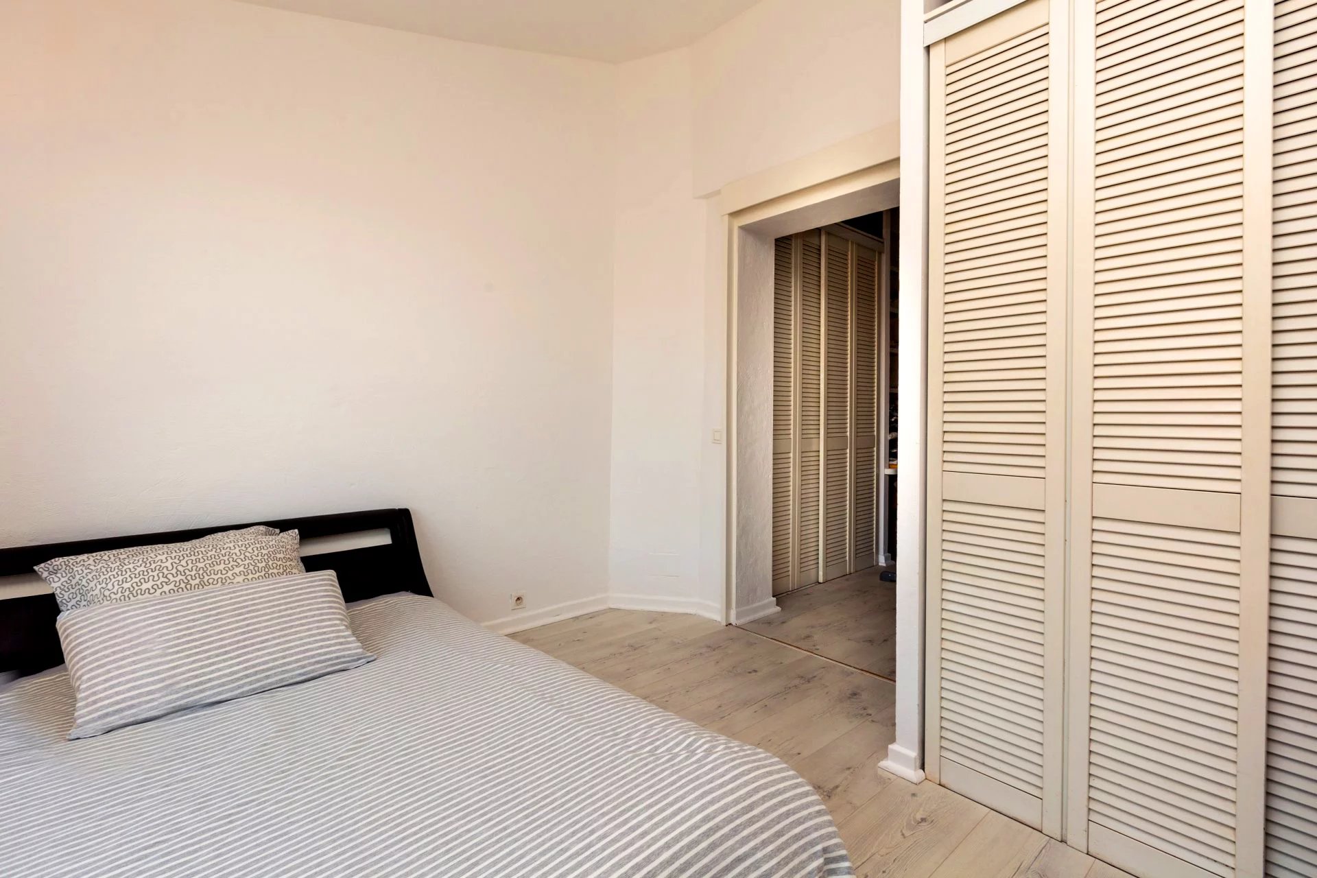 Recently renovated flat, very close to the beach and the port