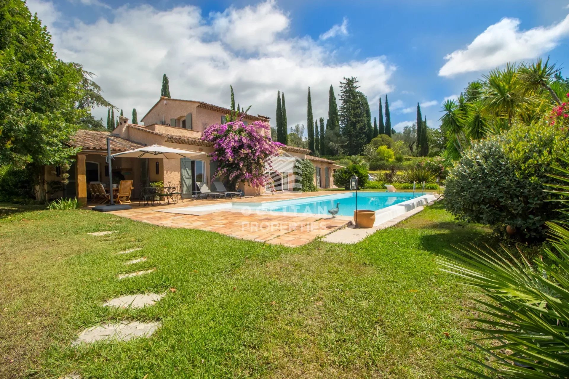 Family home with an amazing view at 10 minutes from Valbonne