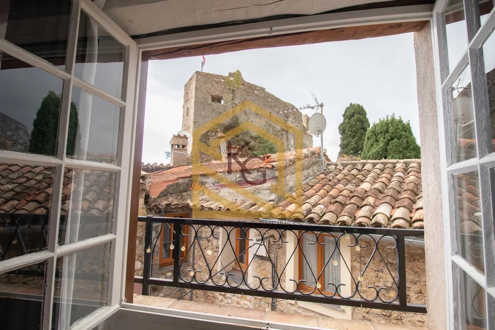 Roquebrune-Cap-Martin à vendre magnifique duplex au coeur du village médiéval.