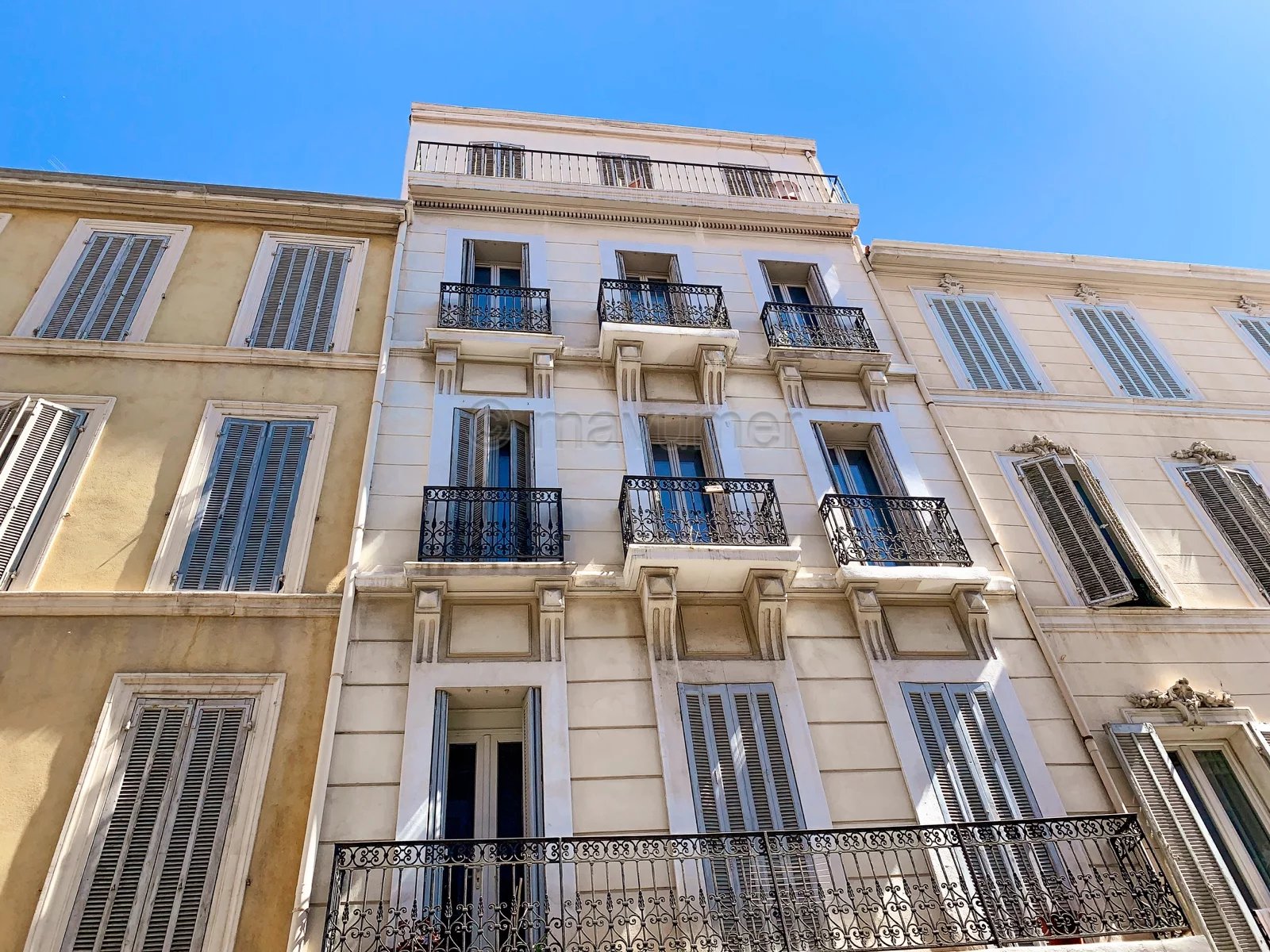 Appartement T5 en rénovation + 2 caves - Notre Dame du Mont - 13006 Marseille