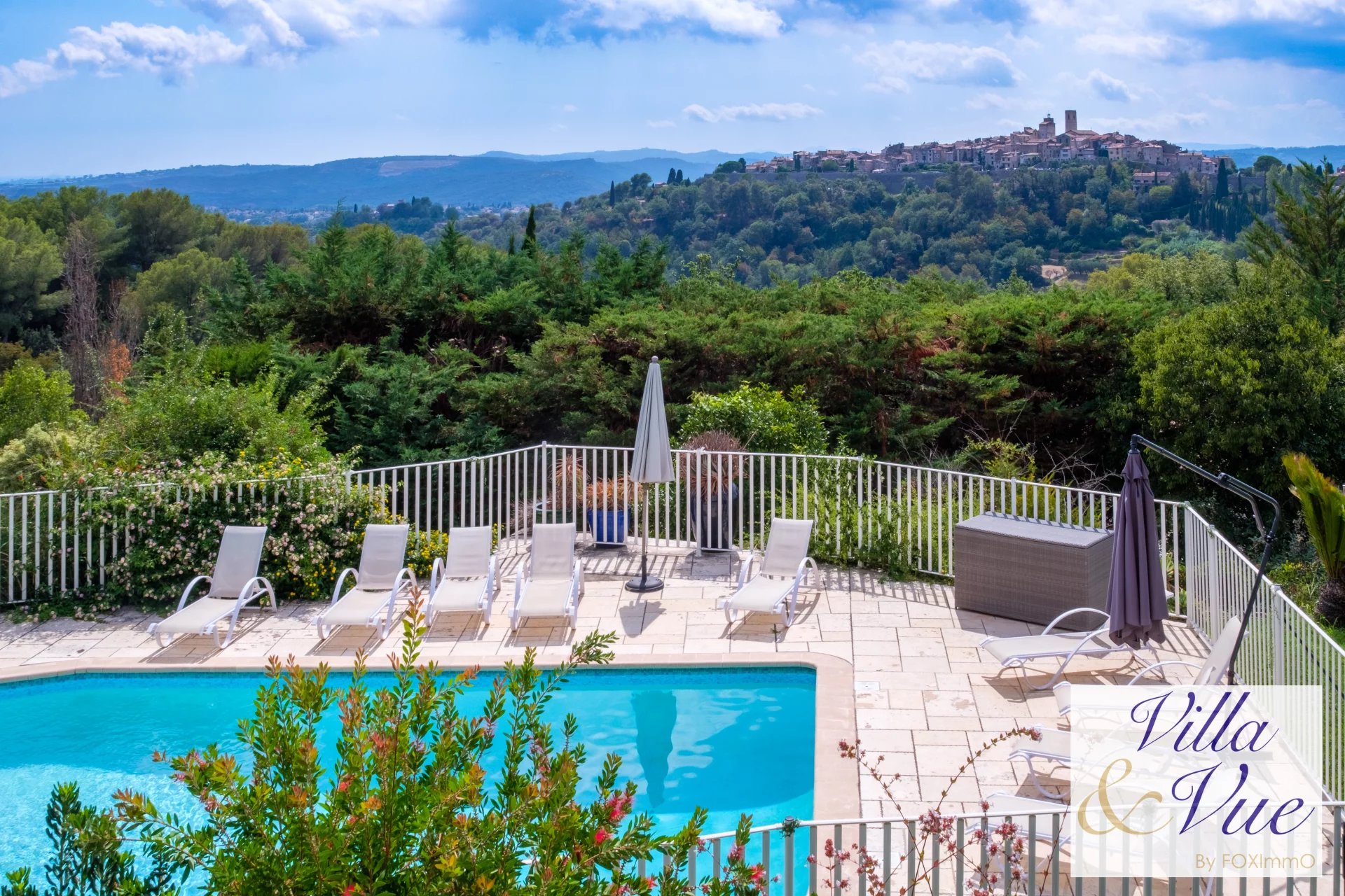 Entre Nice et Cannes, superbe bastide, calme, piscine, parking vue panoramique