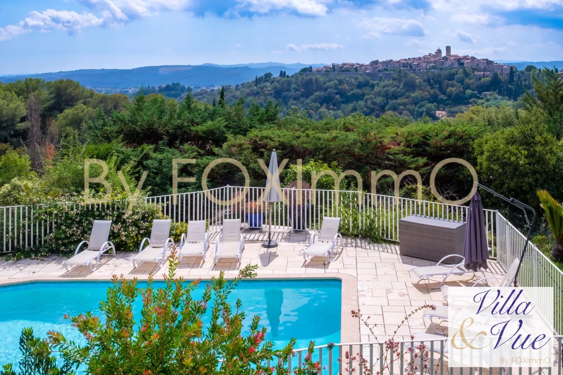 Entre Nice et Cannes, superbe bastide, calme, piscine, parking vue panoramique