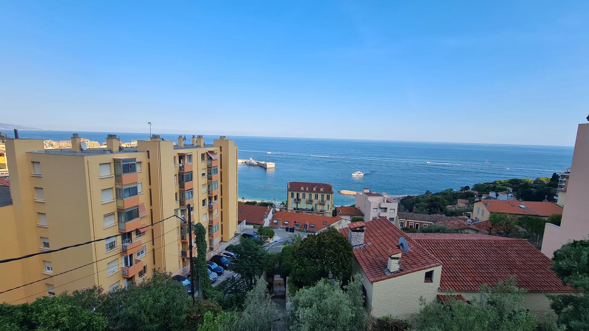 Cap d'Ail  proche hôpital de Monaco, villa à rénover , vue mer panoramique